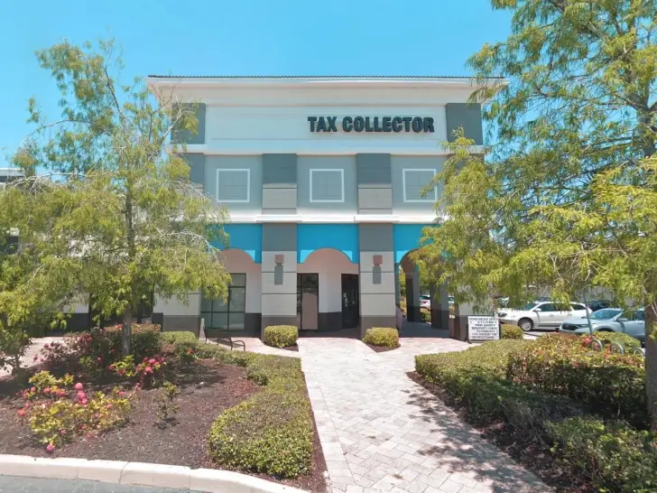Lee County Tax Collector en Bonita Springs