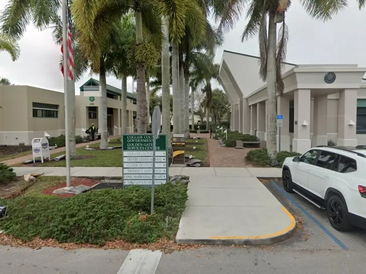 Golden Gate - Collier Tax Collector en Naples